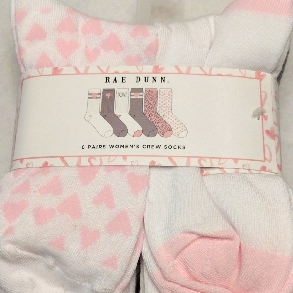 RAE DUNN Hearts Socks 6 pk - Picture 5 of 6